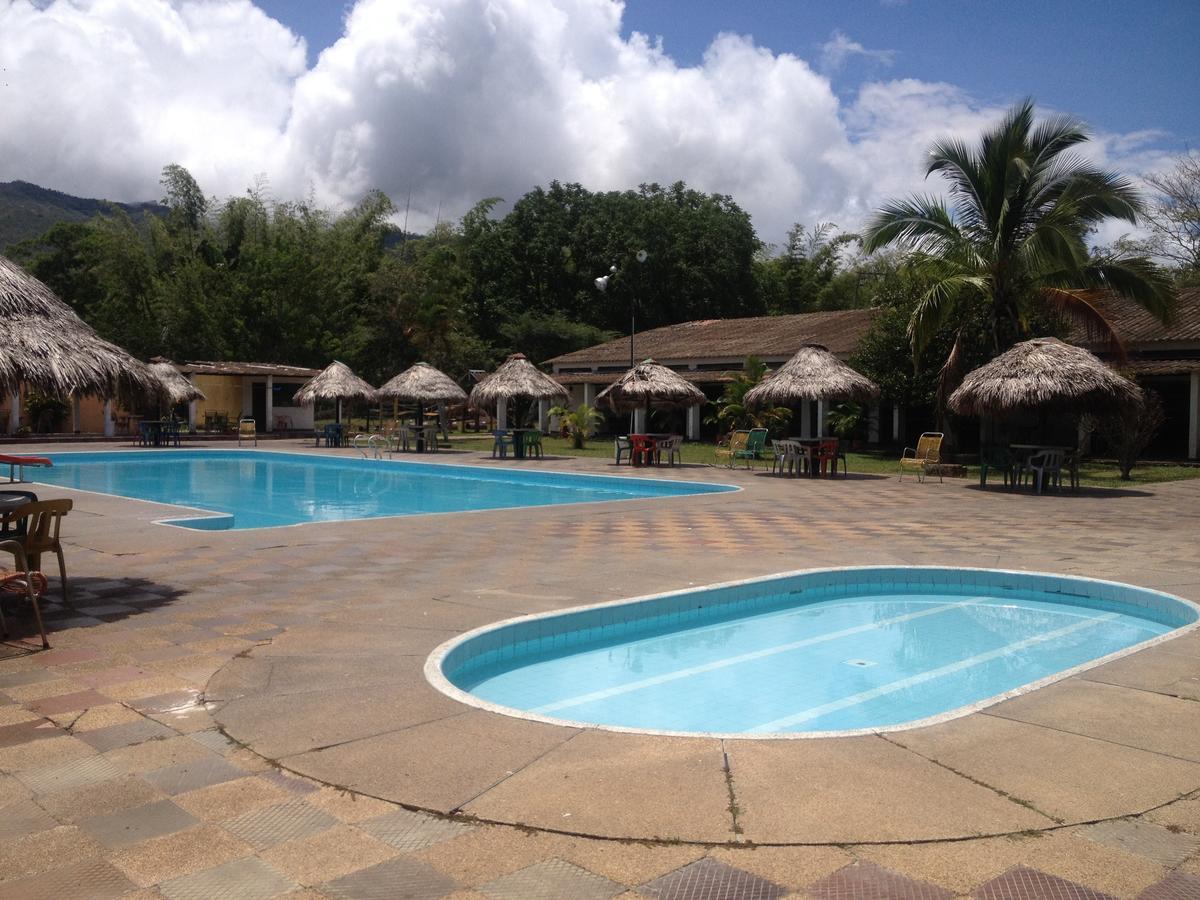 Hotel Tacuara Guaduas Exterior foto