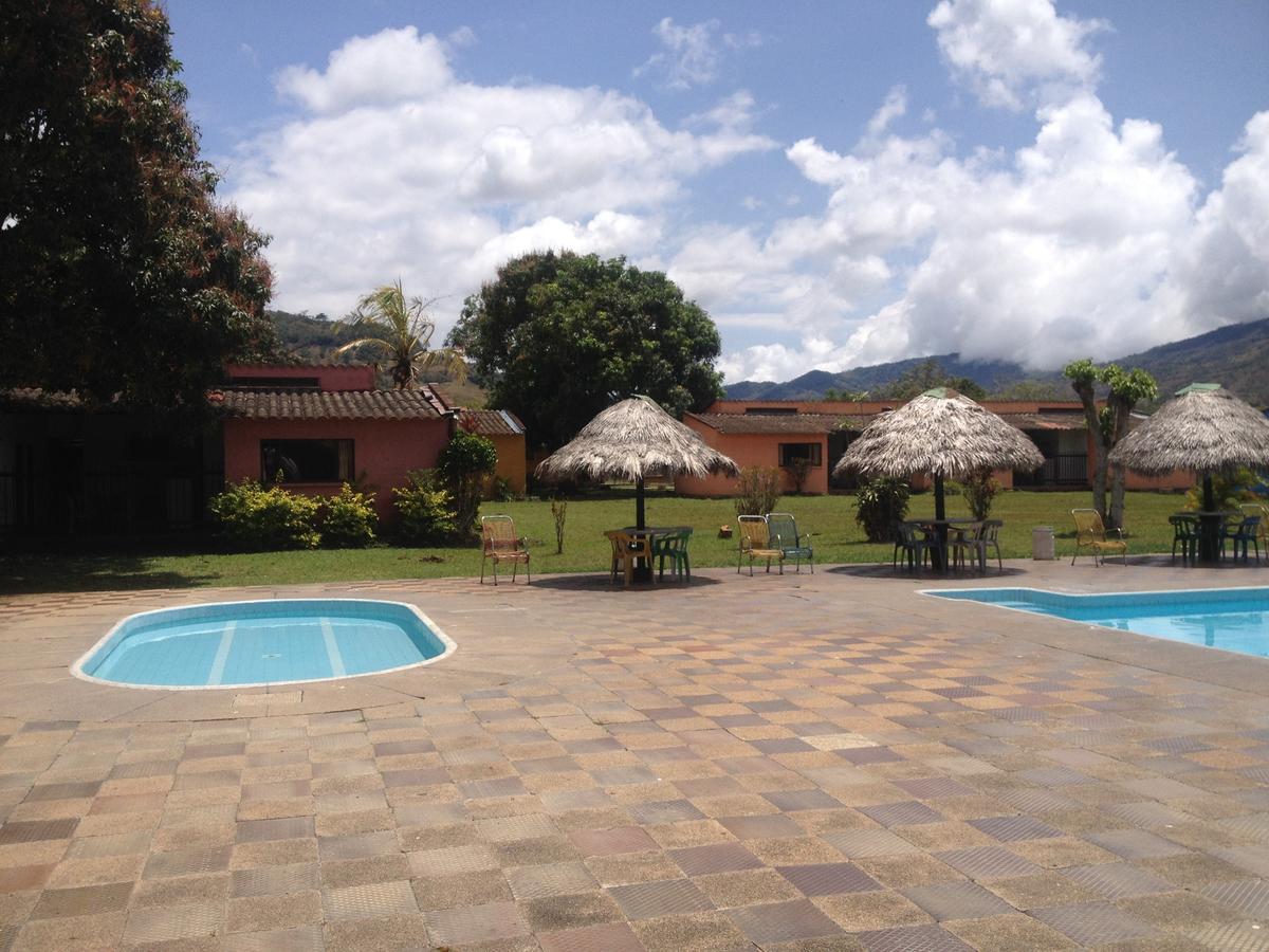 Hotel Tacuara Guaduas Exterior foto