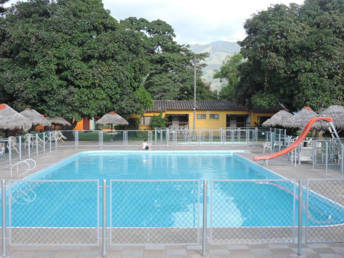 Hotel Tacuara Guaduas Exterior foto